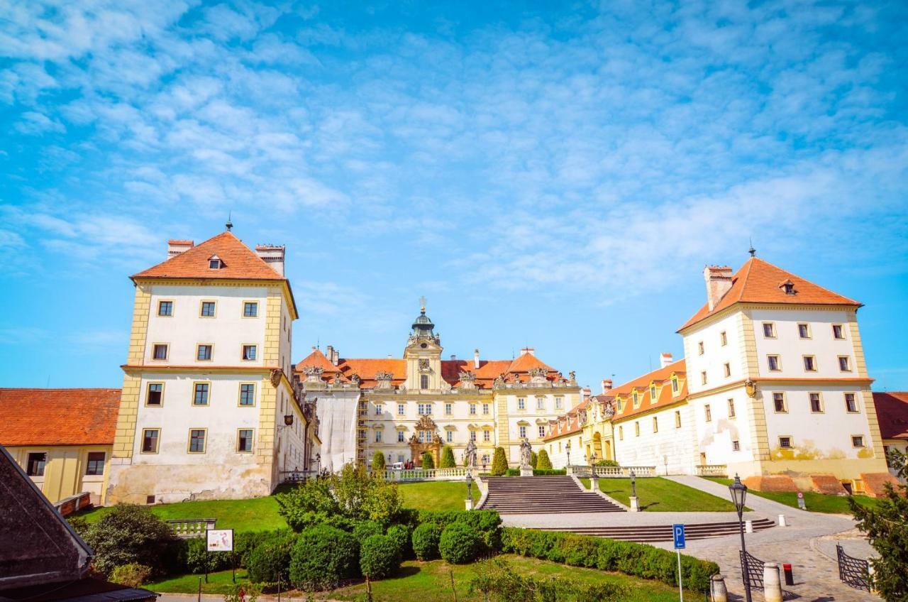 Hotel Penzion Pod Zamkem Valtice Zewnętrze zdjęcie